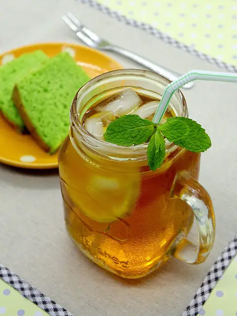 A jar with ice tea and lemon slice