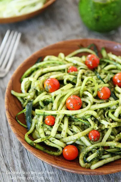 Zucchini Pasta with pesto and tomatoes