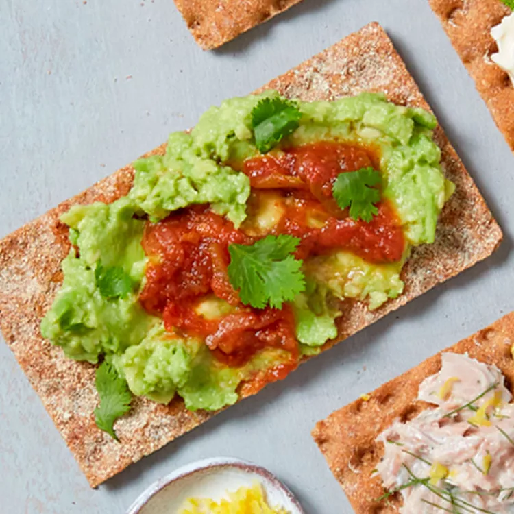 Avocado Salsa Cracker Delight