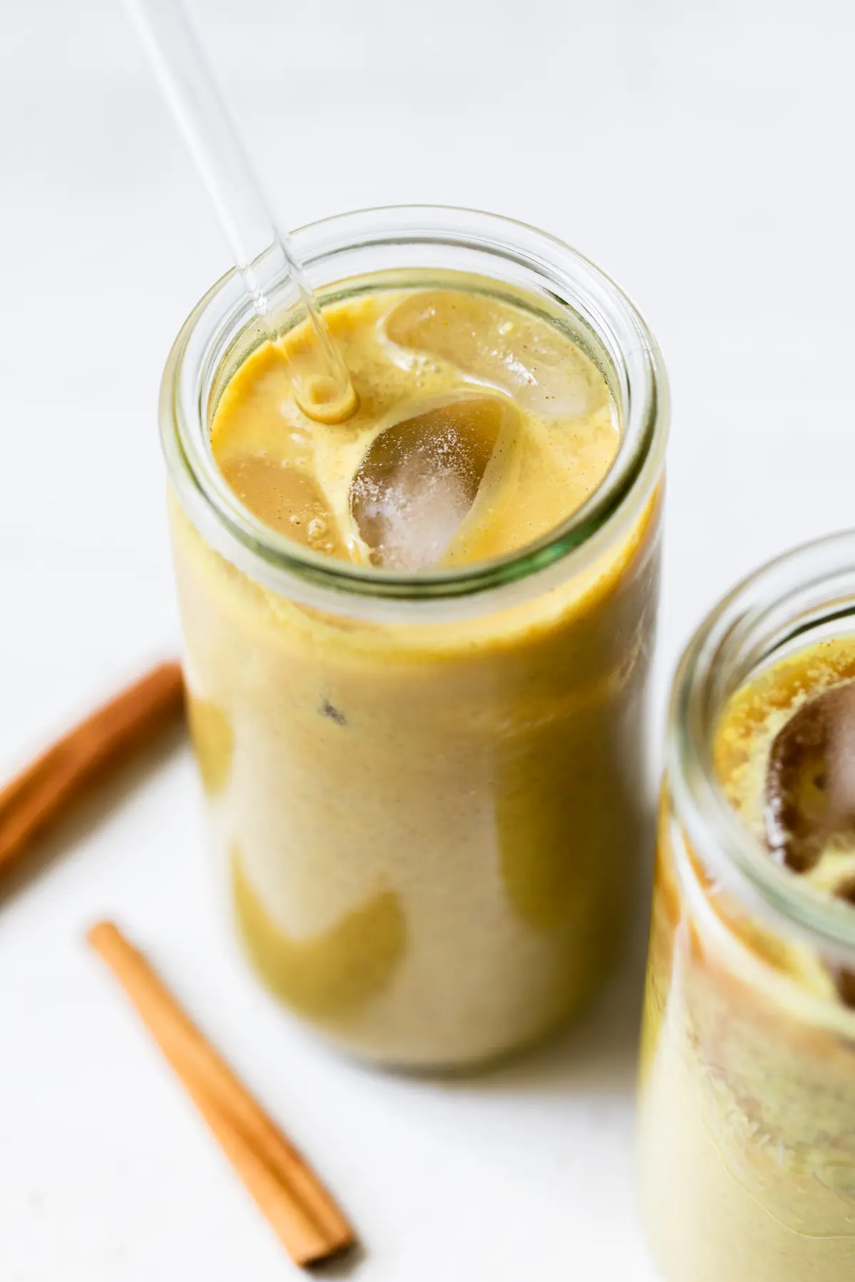 Ice-cold turmeric latte for weight loss