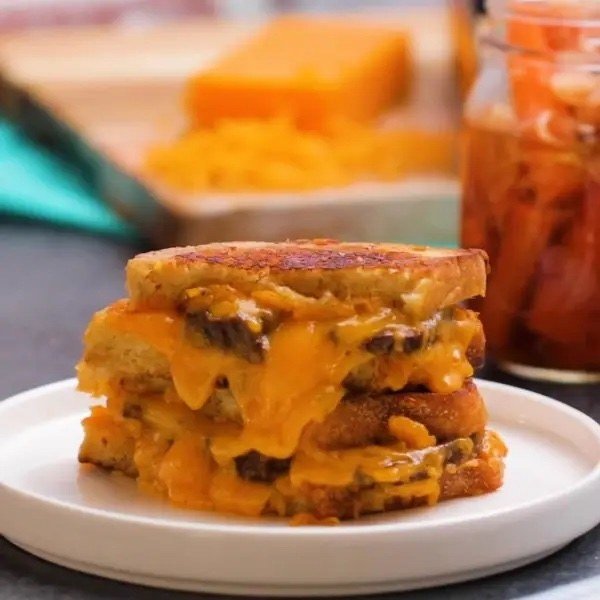 Steak and Cheddar Grilled Cheese Sandwiches