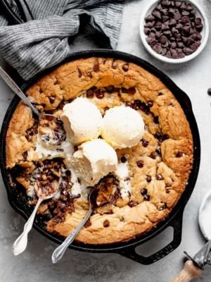 Skillet Chocolate Chip Cookie